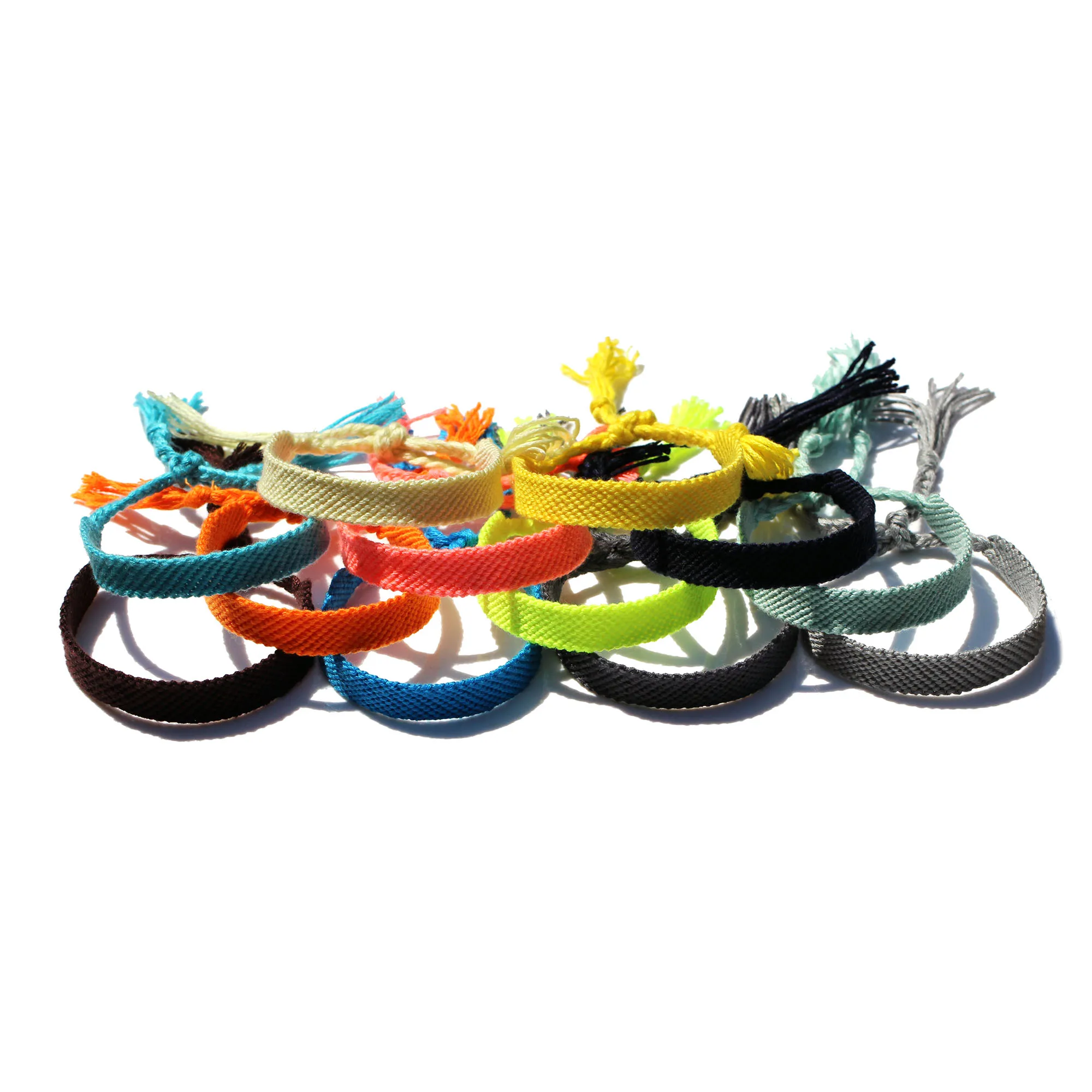 Одноцветный гомохромный плетеный браслет дружбы в стиле бохо женский и мужской