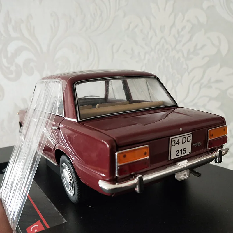 Литая Металлическая машинка из сплава в масштабе 1:18 русский автомобиль Lada Fiat
