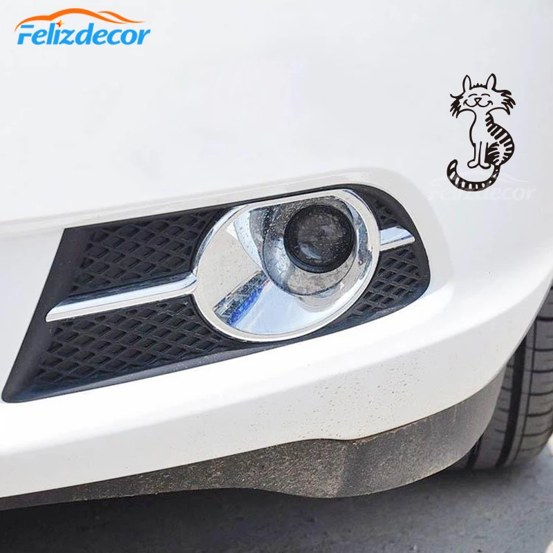 Сидящая на полу с улыбающейся кошкой Автомобильная наклейка для автомобиля