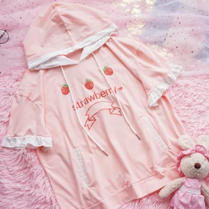 Милая футболка в стиле Харадзюку с вышивкой клубники, корейские женские футболки с капюшоном и короткими рукавами с оборками, мягкий женский студенческий пуловер