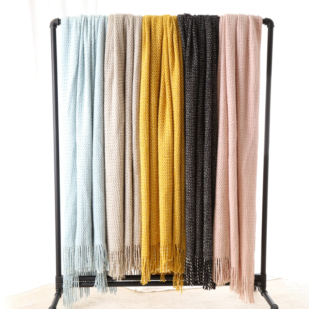 Вязаное одеяло Battilo для дивана кровати пляжа путешествий мягкое и удобное