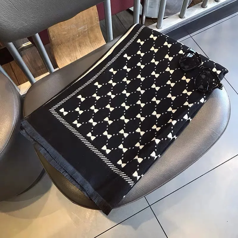 Женский кашемировый шарф зимний роскошный с геометрическим рисунком шелковый