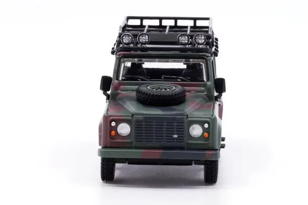 Мини GT 1:64 Land Rover Defender 110 Военная камуфляжная модель автомобиля RHDDiecast | Игрушки и
