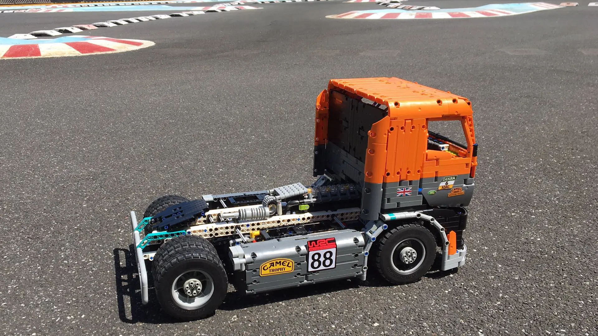 

Technology Building Block Double Monster Motor Driven Bat Truck Head Assembly Electric Remote Control Assembly Toy