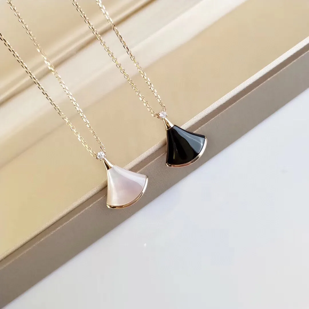 

Fashion Jewelry Men and Women Brand BV Necklace Small Skirt Necklace Couples Christmas Gifts