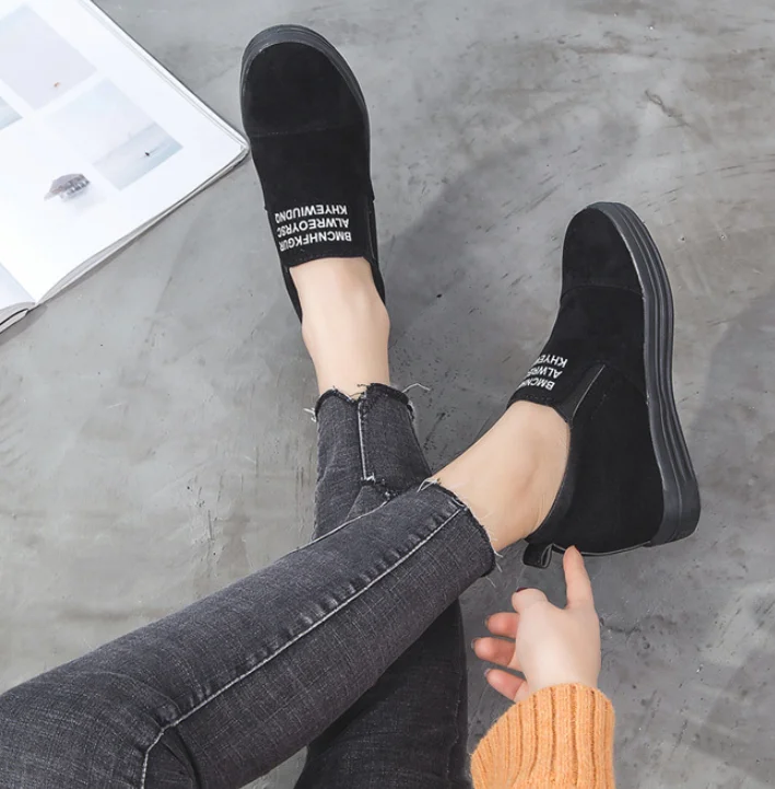 Туфли женские на плоской платформе дышащие без застежки круглый носок лоферы