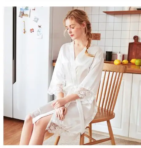 Шелковое атласное короткое однотонное кимоно пикантный кружевной банный халат