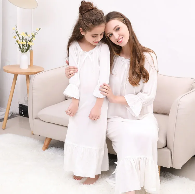 

2020 Christmas Pajamas Family Autumn Winter Cotton Long Sleeve Girls Nightgown White Girls Nightdress Mommy And Me Clothes