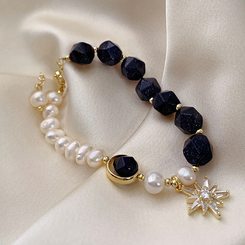 Женский браслет с голубым песком и жемчугом