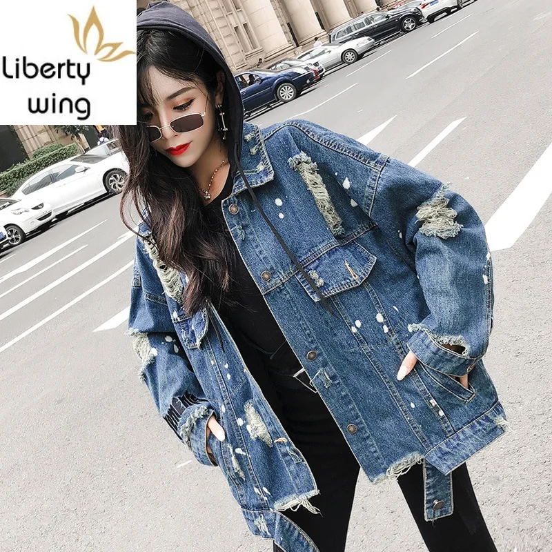 Женская джинсовая куртка синяя однобортная с потертостями капюшоном блестками