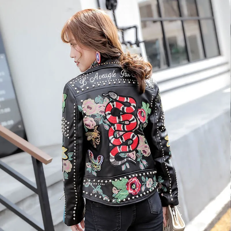 

2021 Autumn Brand Runway Women High Quality Pu Leather Jacket Gothic Embroidery Rivets Short Coat Biker Outwear Leather Jacket