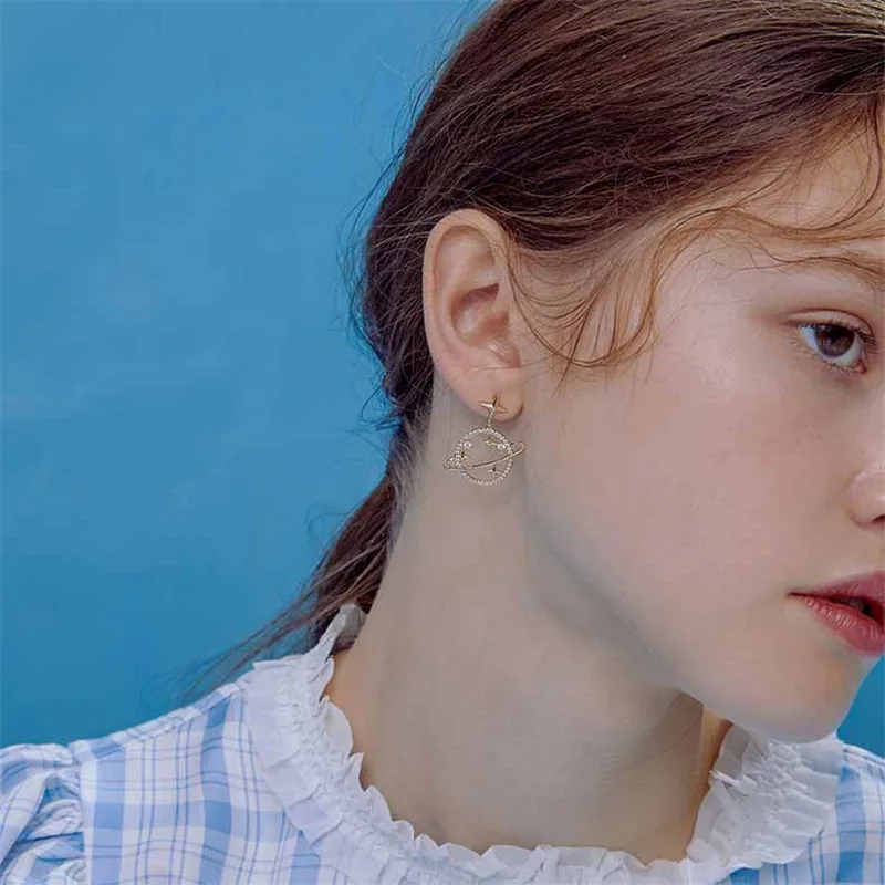 Модные корейские серьги с золотыми кристаллами для женщин новинка 2019 эффектные