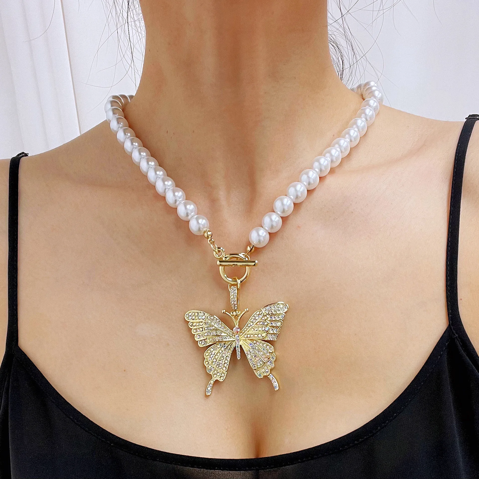 

Alloy jewelry necklace for women big pearl butterfly clavicle chain female simple classic freshwater bead butterfly choker gifts