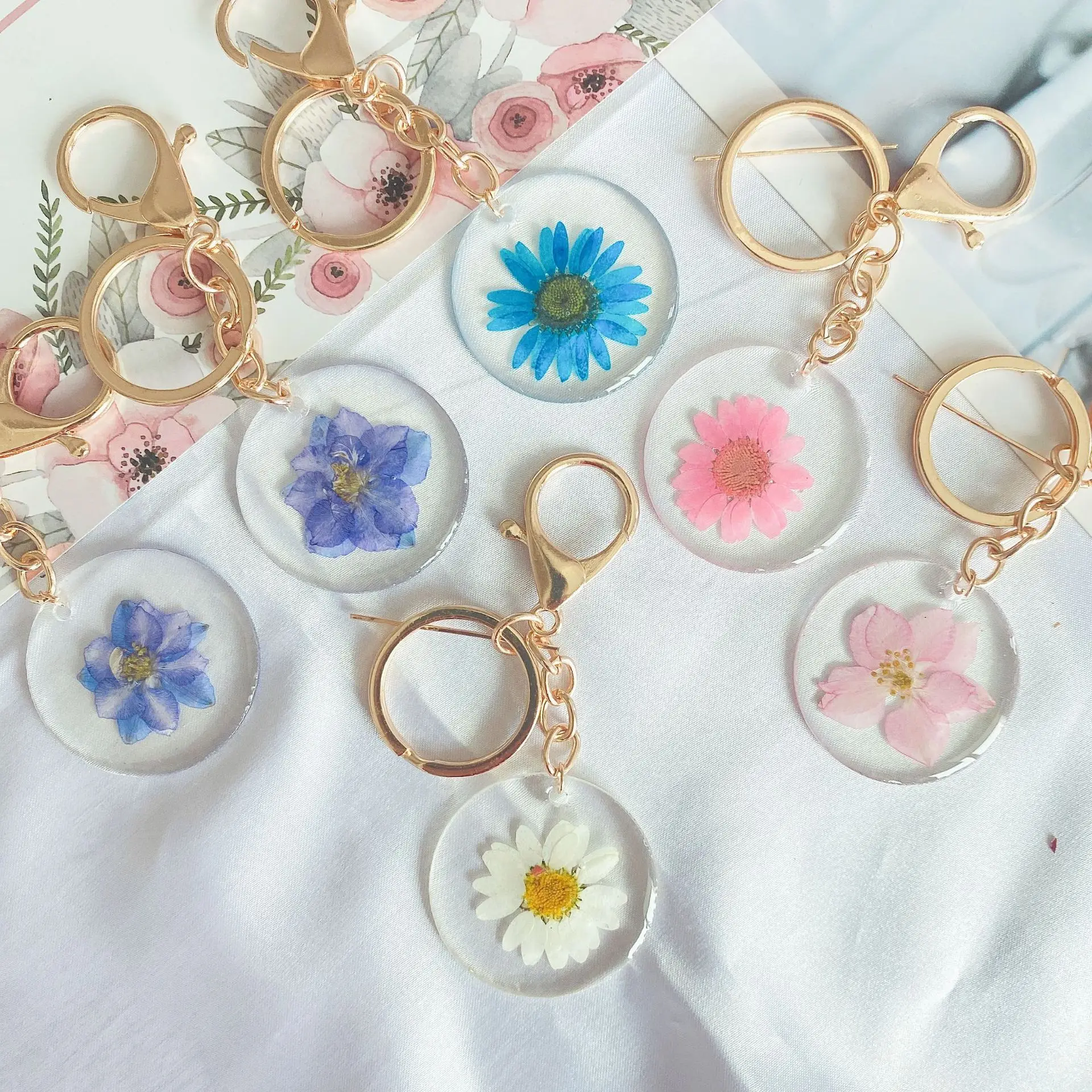 

Innovation Manual Glue True Flowers Keychain Exquisite Fashion Bag Pendant Accessories Car Keys Keyring New Product 2021