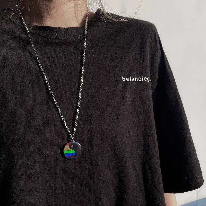 

Multiple Letter Printed Titanium Steel Necklace for Women Rainbow Queen Portrait Coin Pendant Chokers Necklaces Accessories