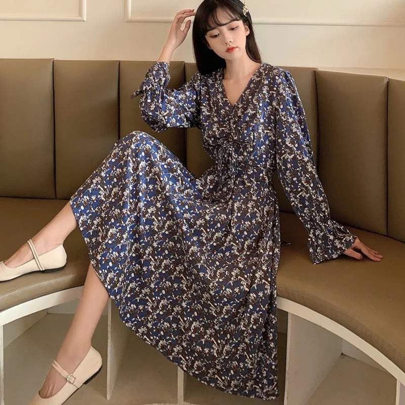 

Autumn Floral V-neck Long-Sleeved Dress Women Temperament Flare Sleeve Dress Elegant Bohemian Streetwear Dress For Female
