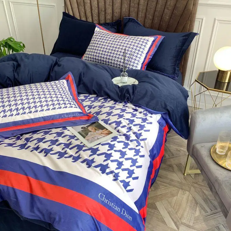 Комплект постельного белья в синюю клетку с рисунком постельное белье цветным