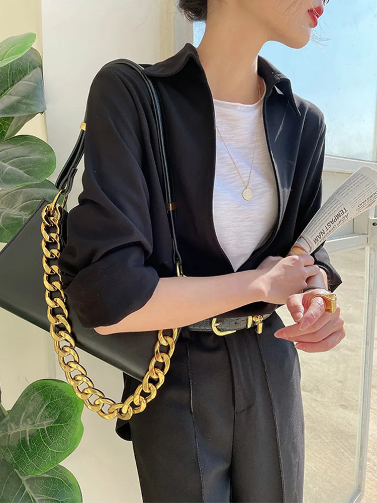 

White shirt women's sense of design niche new style early spring and autumn 2021 folding shirt fashion foreign style long sleeve