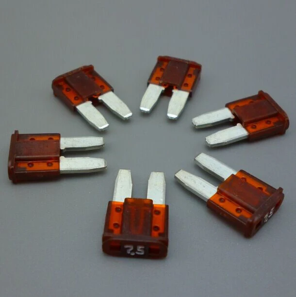 

500pcs 8mm 7.5A Mini Blade Fuse AUTO Car fuse