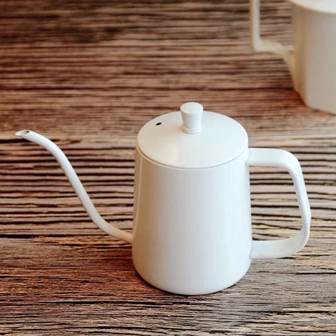 

Hand Punch Coffee Pot Thin Mouth Stainless Steel Hanging Ear Food Grade Lid Drip Coffee Pot Kitchen Moka Pot Coffee Tool DG50CP