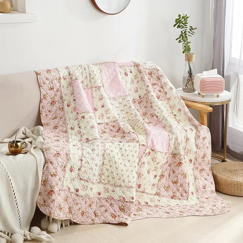 Floral Print Cotton Quilt Bedspread on The Bed Applique Duve