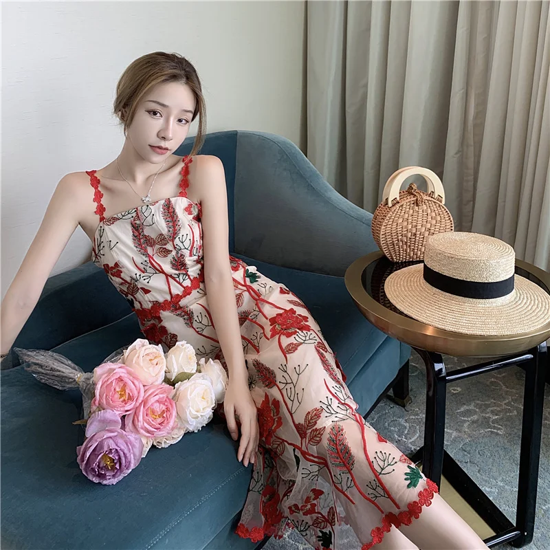 

Seaside Holiday Floral Dress 2021 Summer New French Retro Embroidery Sling Waist Lace Long Dress Female Sexy Dress Woman Dress