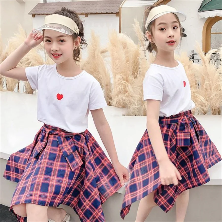 Модный комплект одежды для маленьких девочек топы в форме сердца + клетчатая юбка