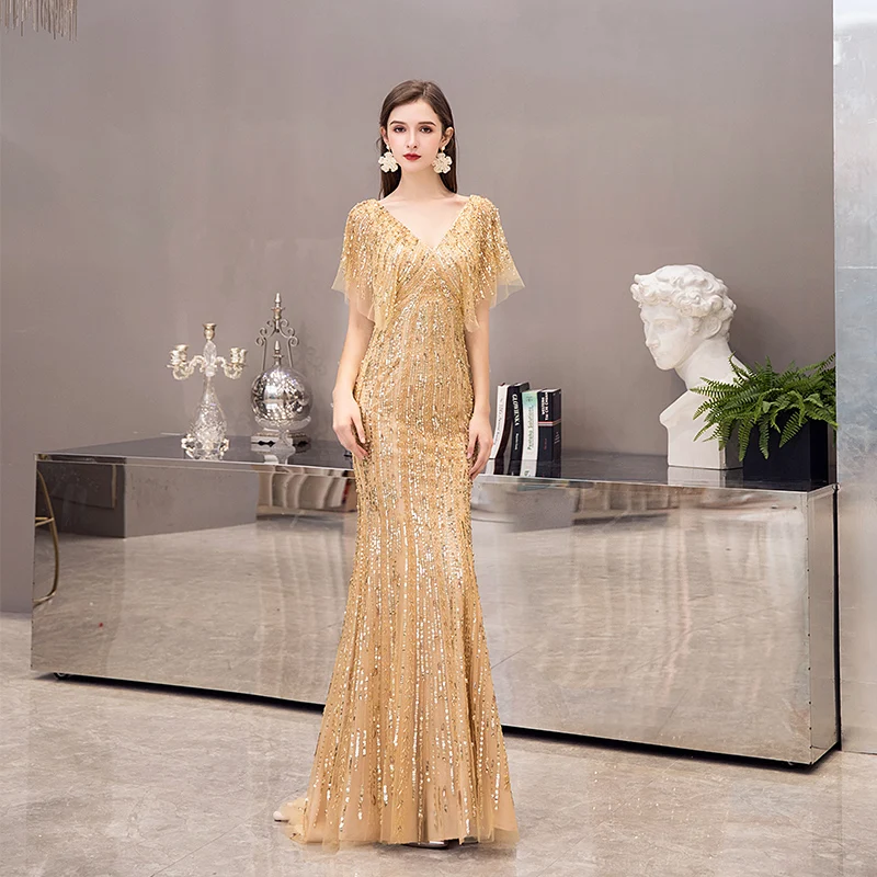 Женское вечернее платье с юбкой годе золотистое длинное V образным вырезом и