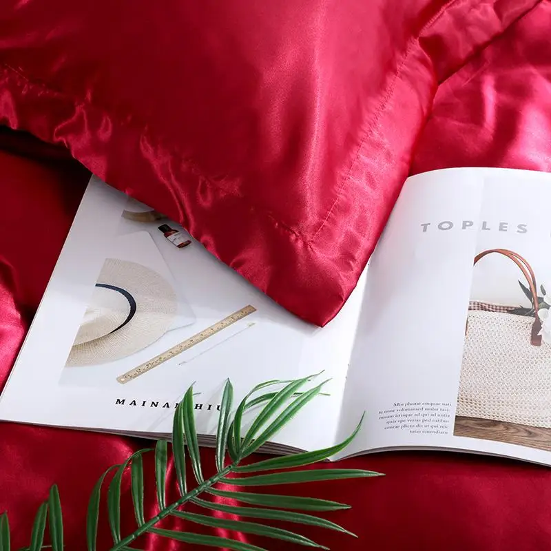 Комплект постельного белья из шелка и атласа комплект Красного 3 предметов с