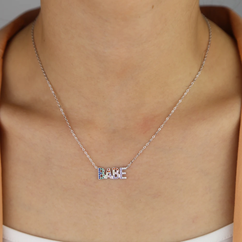 Ожерелье из серебра 925 пробы с радужным кубическим цирконием и надписью