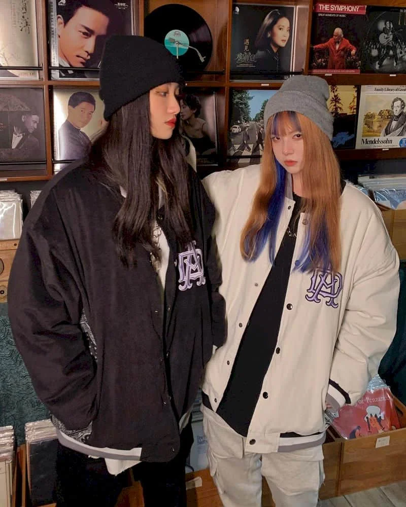 

Куртка в стиле Харадзюку для мужчин и женщин, универсальная утепленная бейсбольная форма в стиле ретро, с цветочной вышивкой кешью, свободн...