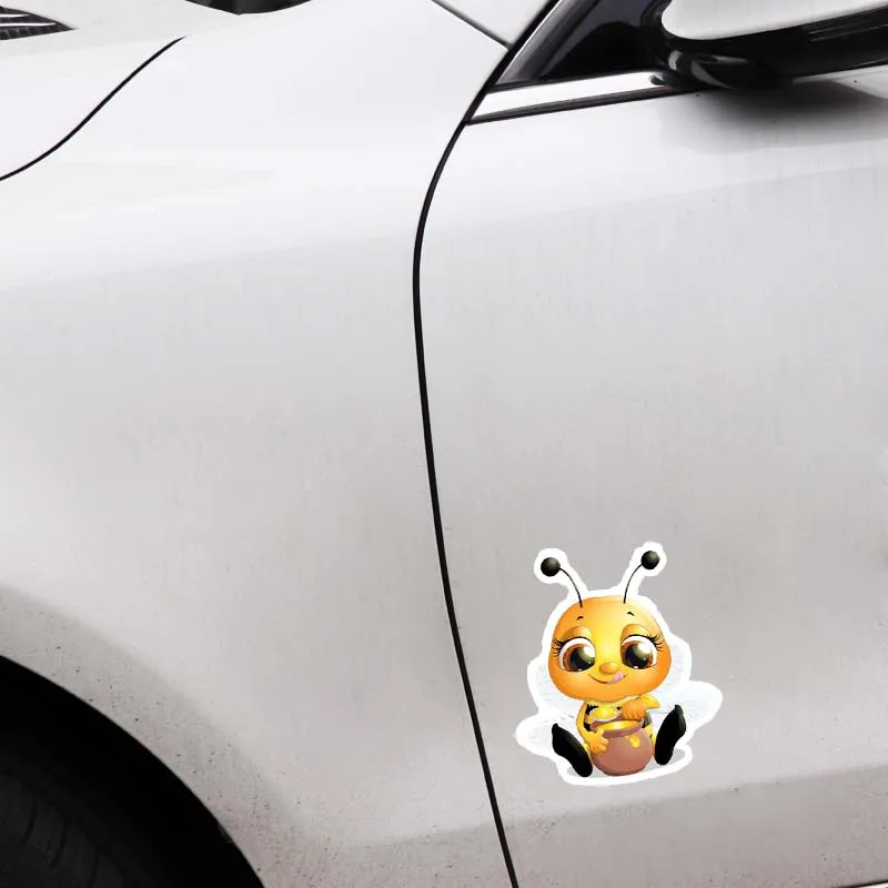 YJZT 13,7 см* 15,9 см пчелы, которые едят мед ПВХ наклейка автомобиля 12-300557