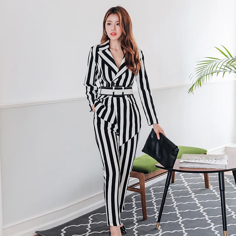 Женский костюм со штанами в черно белую полоску комплект из двух предметов