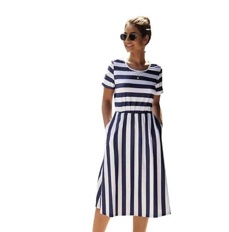 Летнее белое платье женское винтажное с рукавом 3/4 и расклешенными рукавами