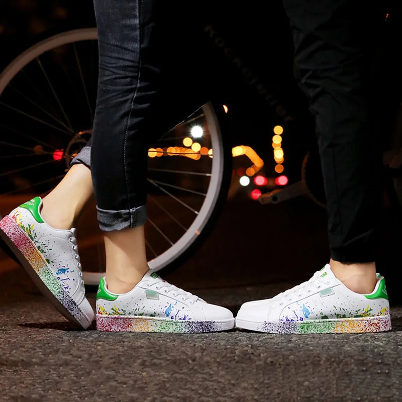 Кроссовки на плоской подошве для мужчин и женщин цветные граффити шнуровке ПУ