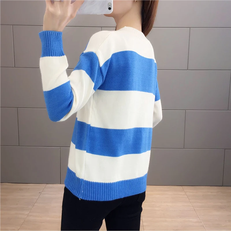 Женский вязаный свитер Lucyever разноцветный в полоску с круглым вырезом и длинными