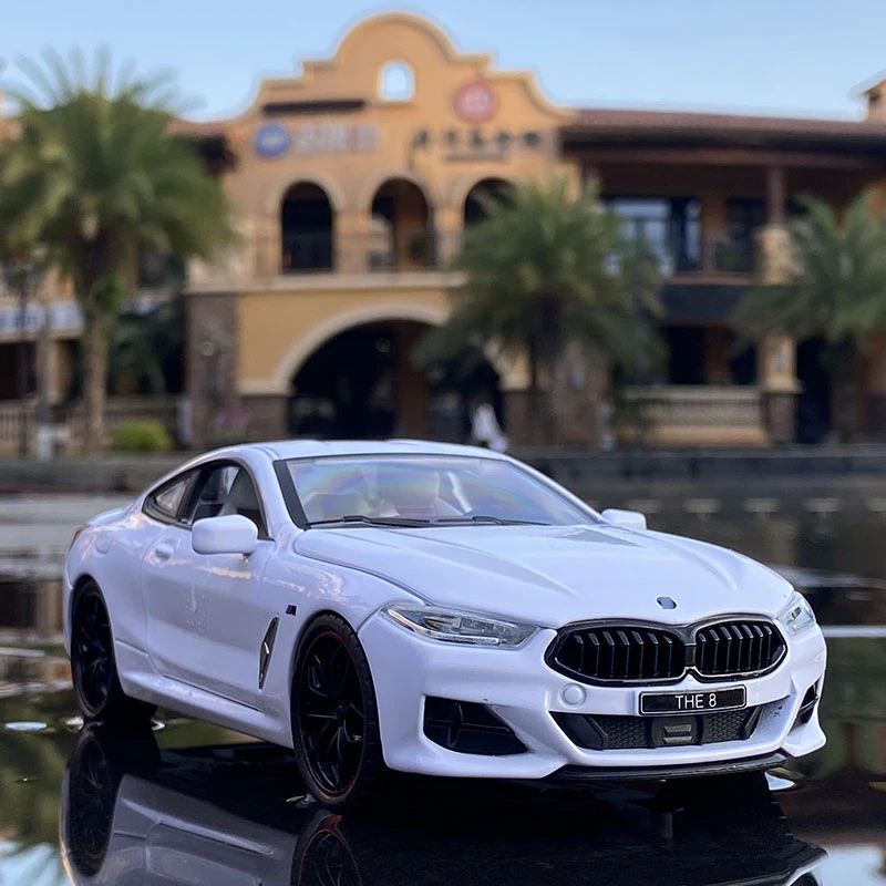 

Литой автомобиль M8 IM в масштабе 1:24, классический автомобиль, металлический, со звуком светильник Том, игрушечный автомобиль для мальчиков, к...