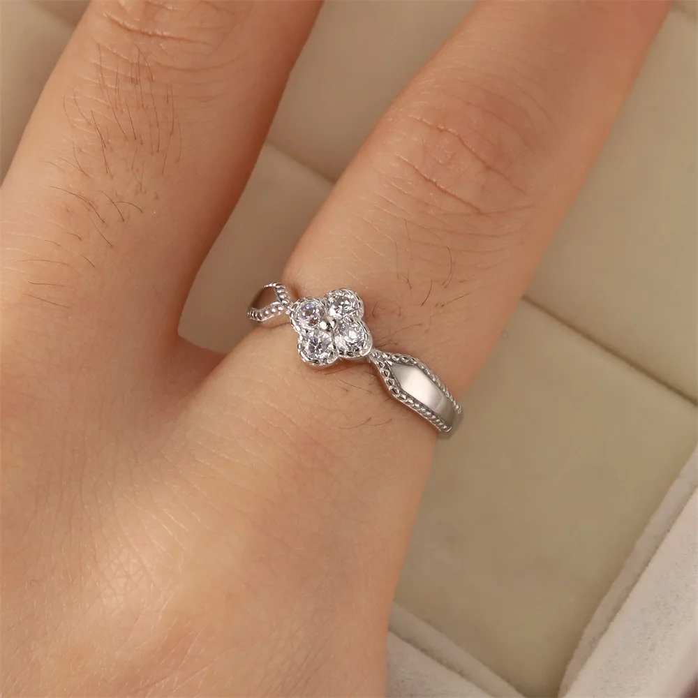 

S925 Silver Ring Mozan Fine Row Diamond Four-Leaf Clover Ring Female Fashion Personality Wedding Ring Romantic Jewelry Gift