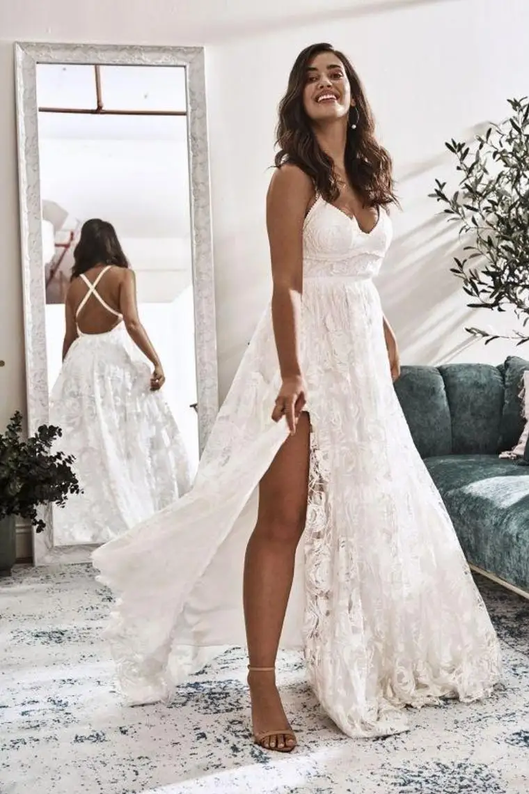 

2022 Appliqued Lace Long A-line Spaghetti Straps V-Neck Beach Wedding Dress Bridal Gowns robe de soirée de mariage