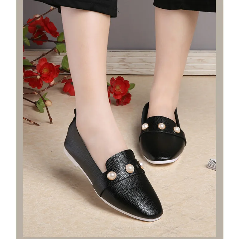 Туфли женские с острым носком элегантные кожаные лоферы без застежки жемчужная
