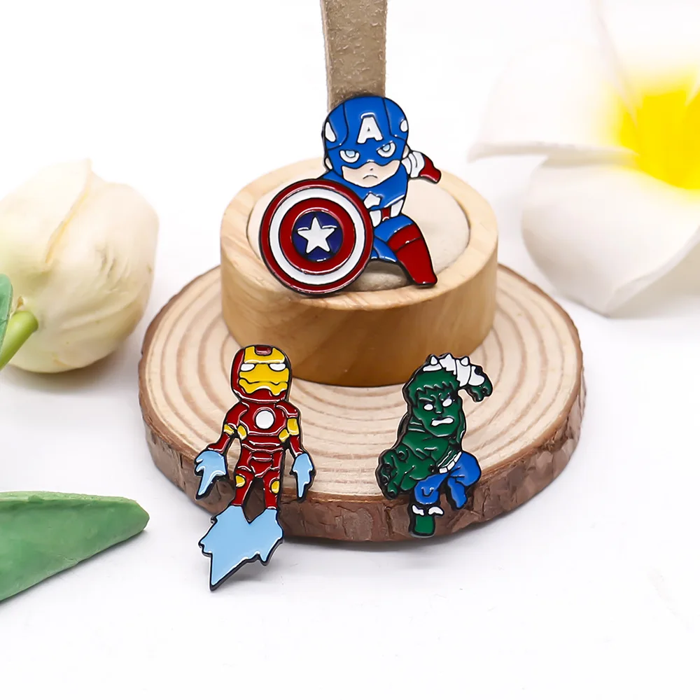 Металлическая эмалированная брошь с героями Marvel Капитан Америка Железный