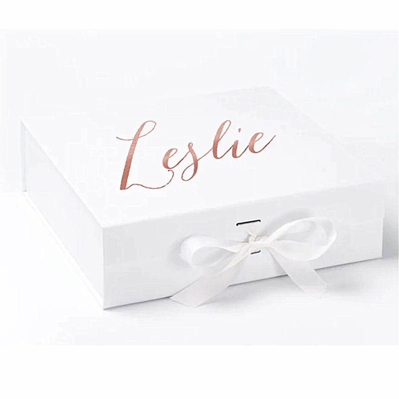

Белая таинственная Роскошная Подарочная коробка на заказ, фольгированная Золотая каллиграфия, подарок подруге невесты с именем, предложение подружки невесты, Свадебная коробка для подвешивания