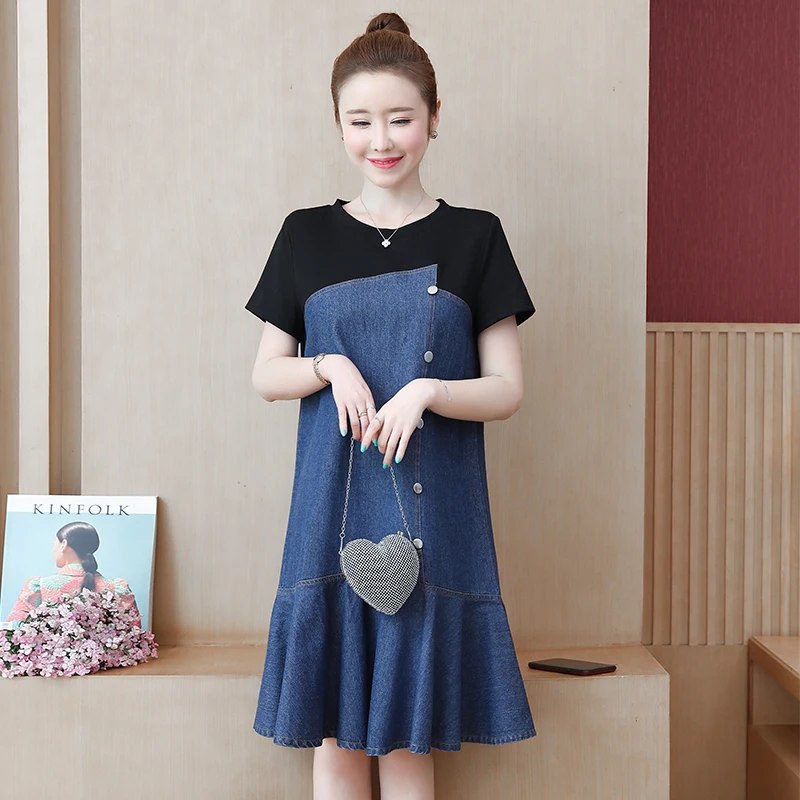 Платье женское джинсовое трапециевидное в ковбойском стиле средней длины |