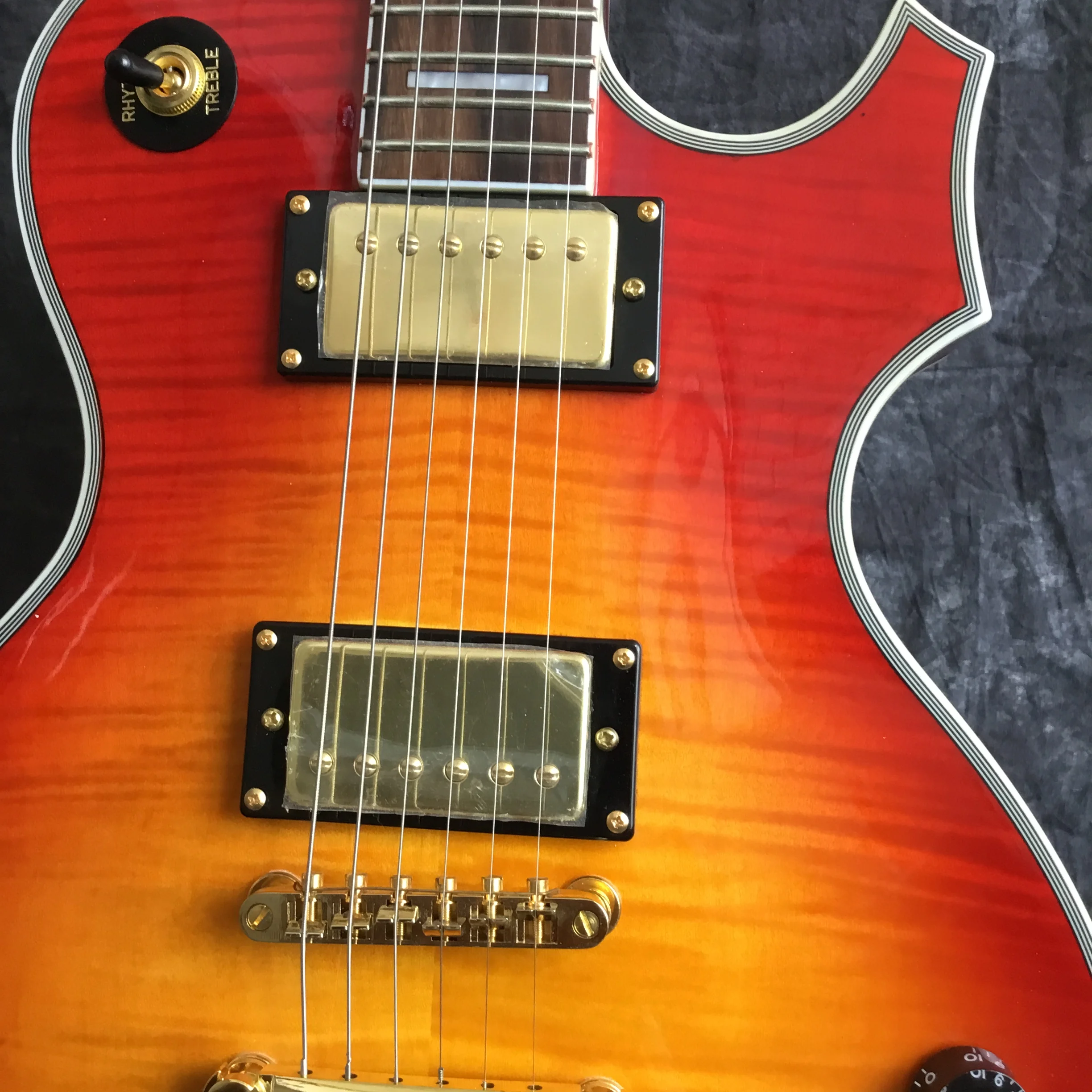 Высококачественная китайская электрогитара CS Cherry Sunburst с зернистой отделкой