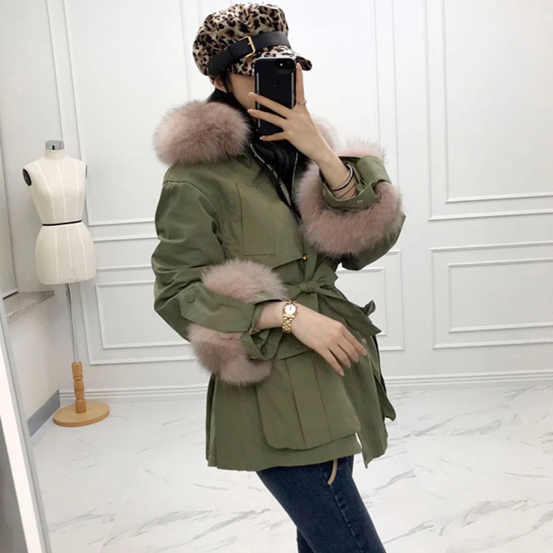 Женская ветровка TWOTWINSTYLE осенне зимняя с круглым вырезом длинными рукавами и