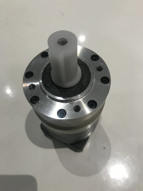 

60 round flange helical gear planetary reducer gearbox 10 arcmin 15:1 to 40:1 for NEMA23 stepping motor input shaft 8mm