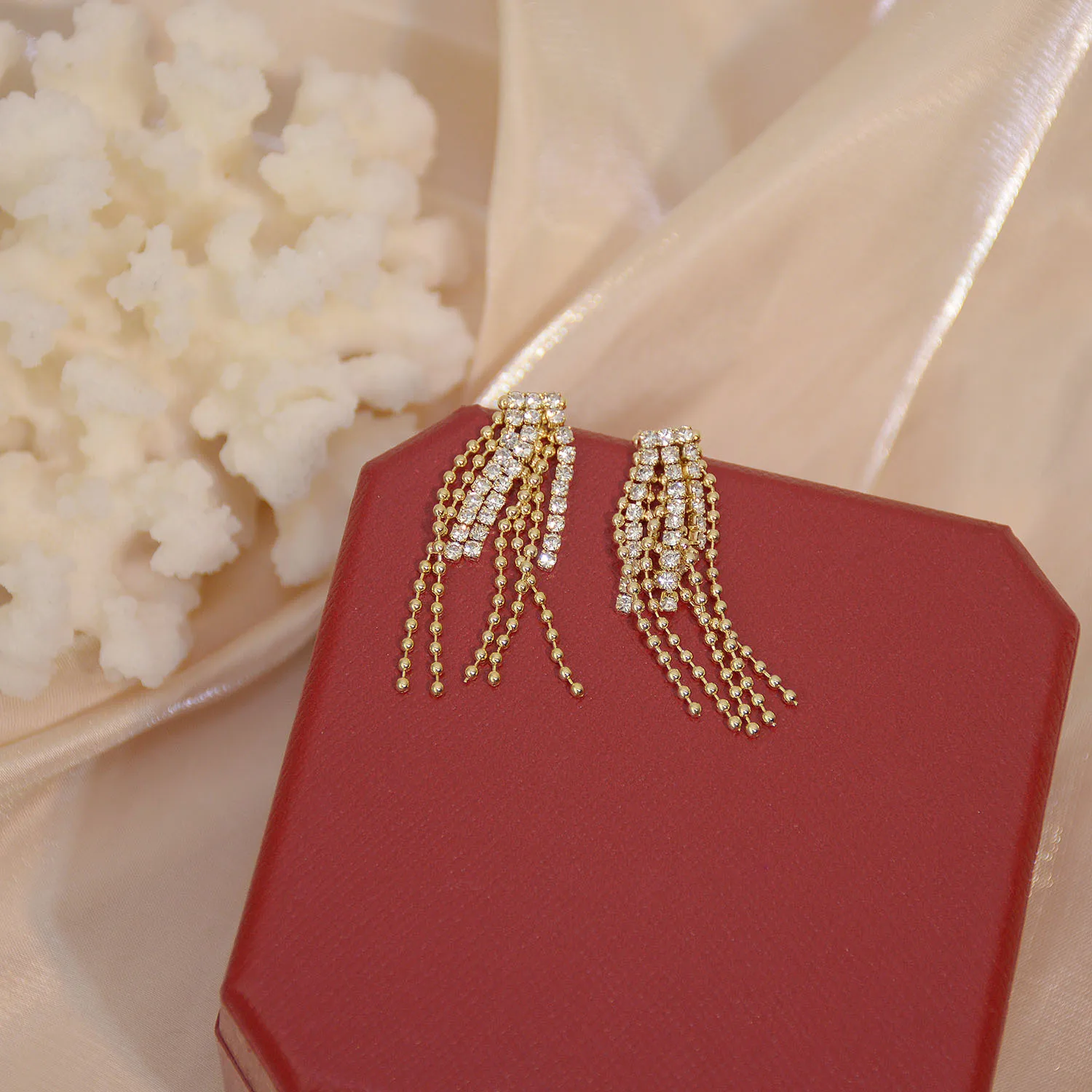 

Korean trend shimmering zircon golden exquisite beanbean chain earrings 2021 new fashion woman's earring party jewelry