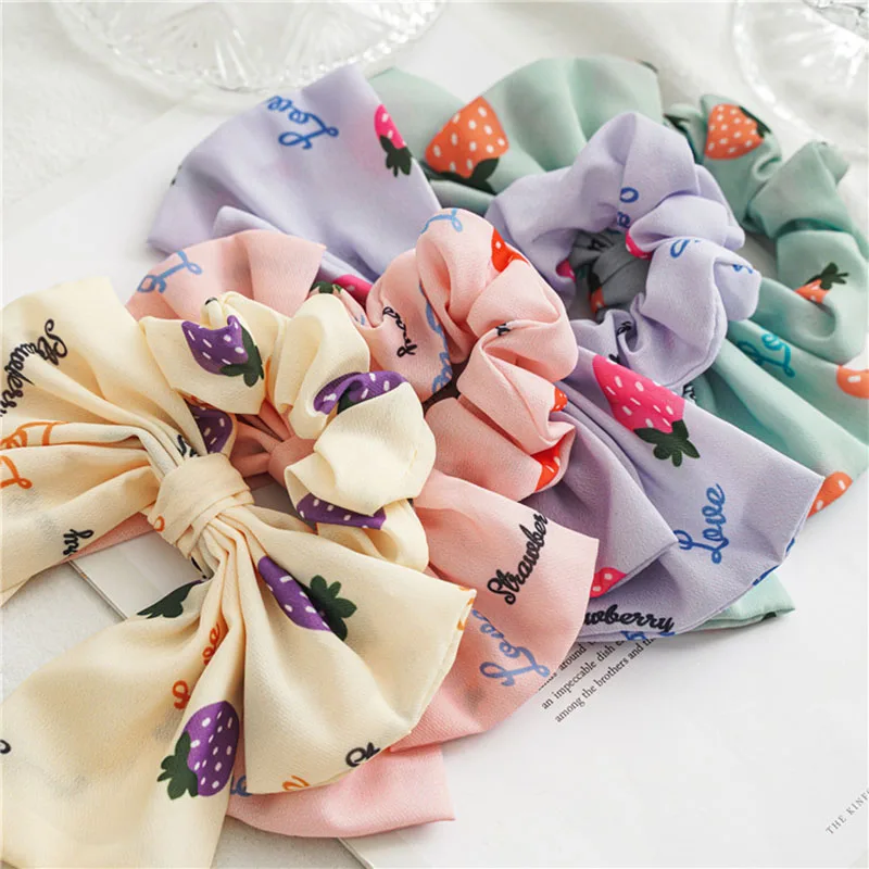 Шифоновая резинка для волос с большим бантом и принтом клубники летние головные