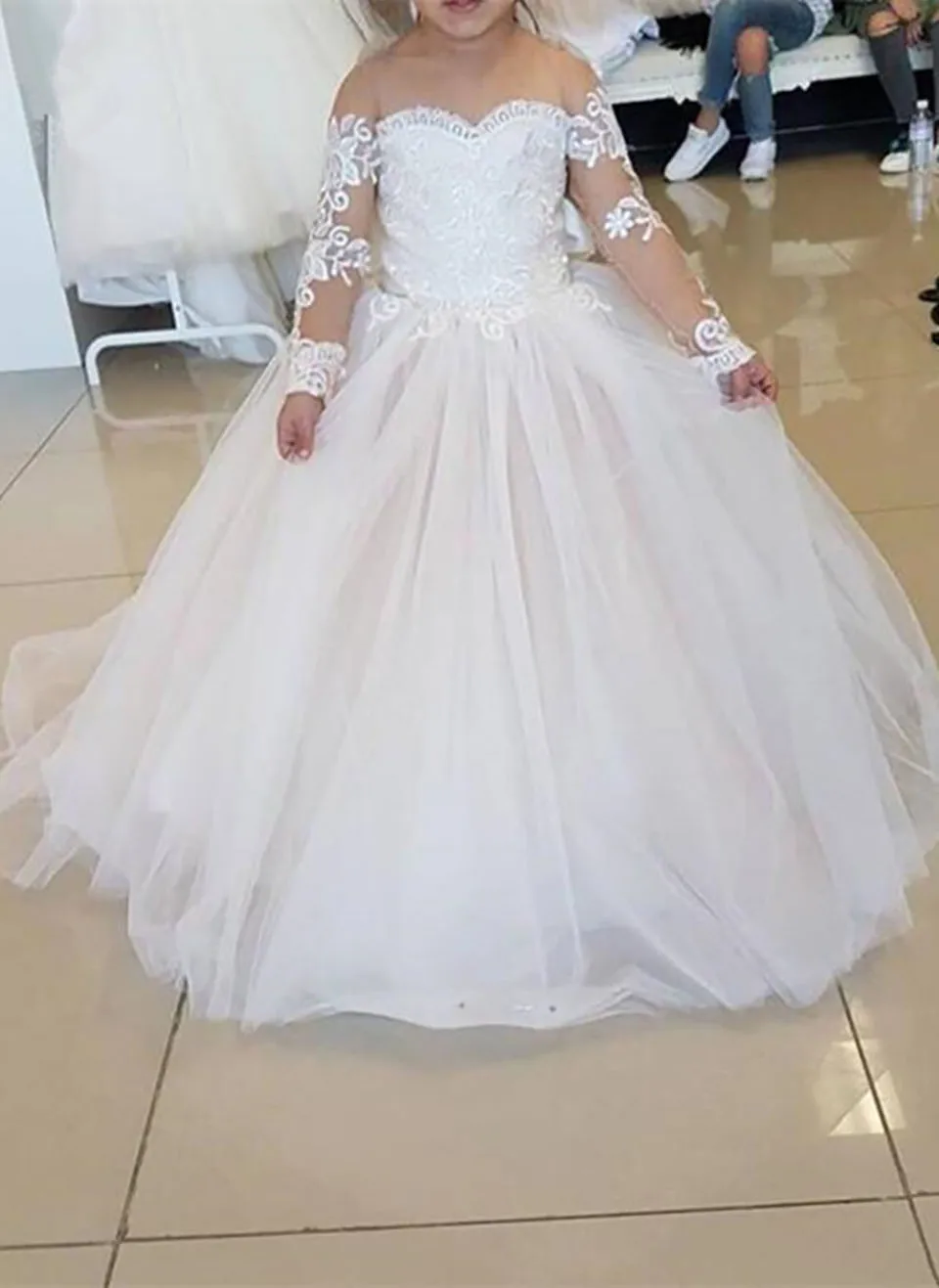 

O-Neck Illusion Girls Pageant Birthday Christmas Kids Formal Wear Wedding Party Events Tulle Applique New Flower Girls Dresses