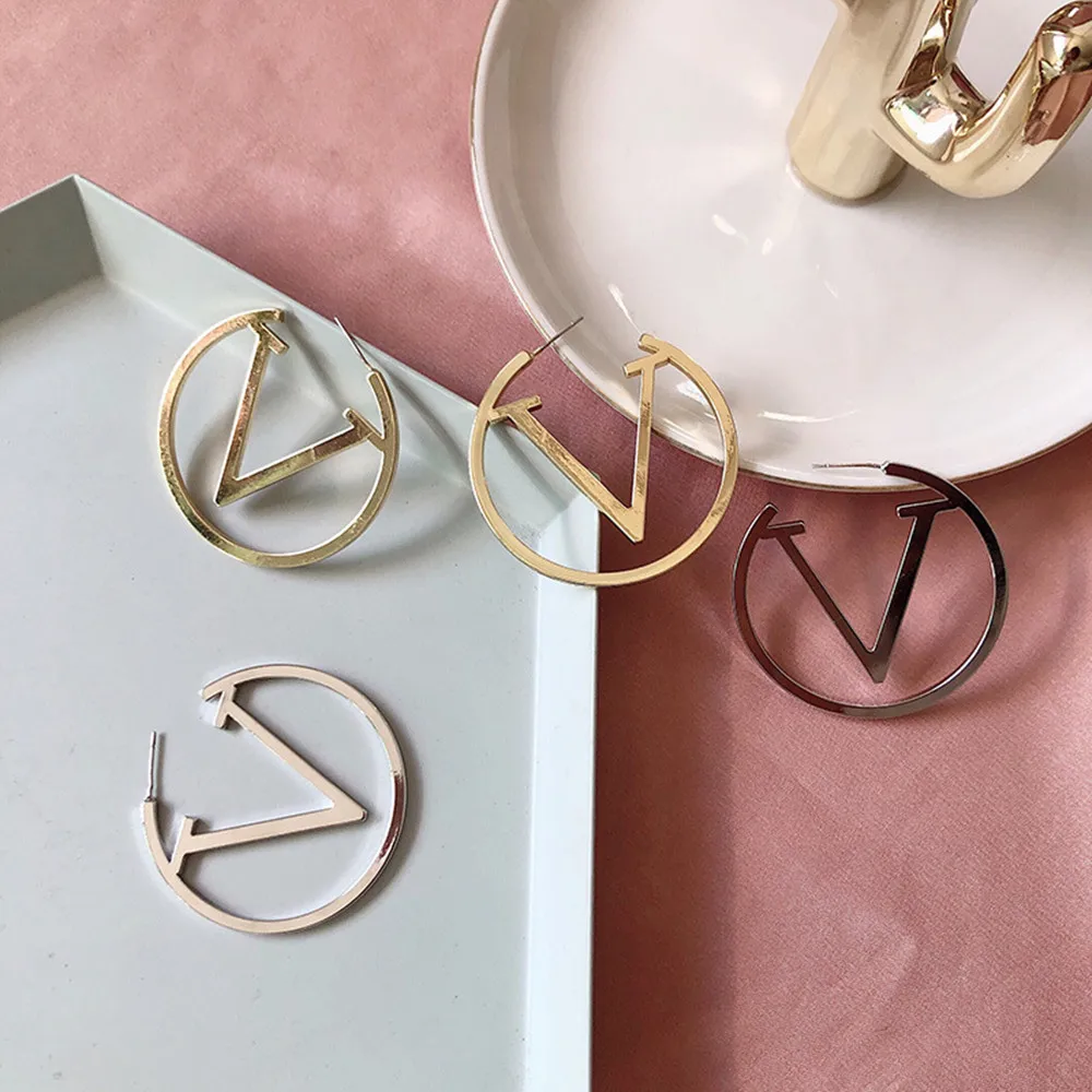 Новые асимметричные металлические серьги кольца с буквами V для женщин корейские